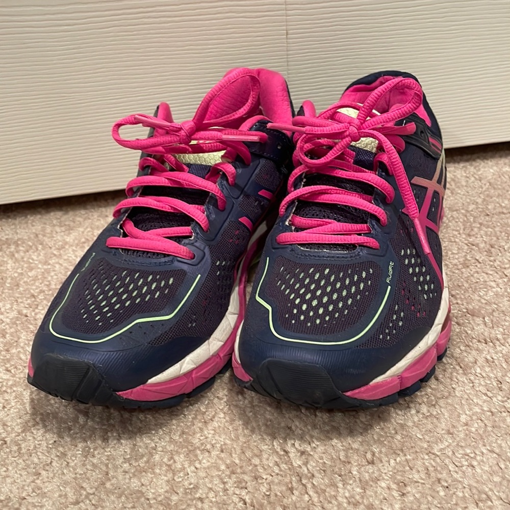 Womens size 9.5 ASICS Gel-Kayano 22